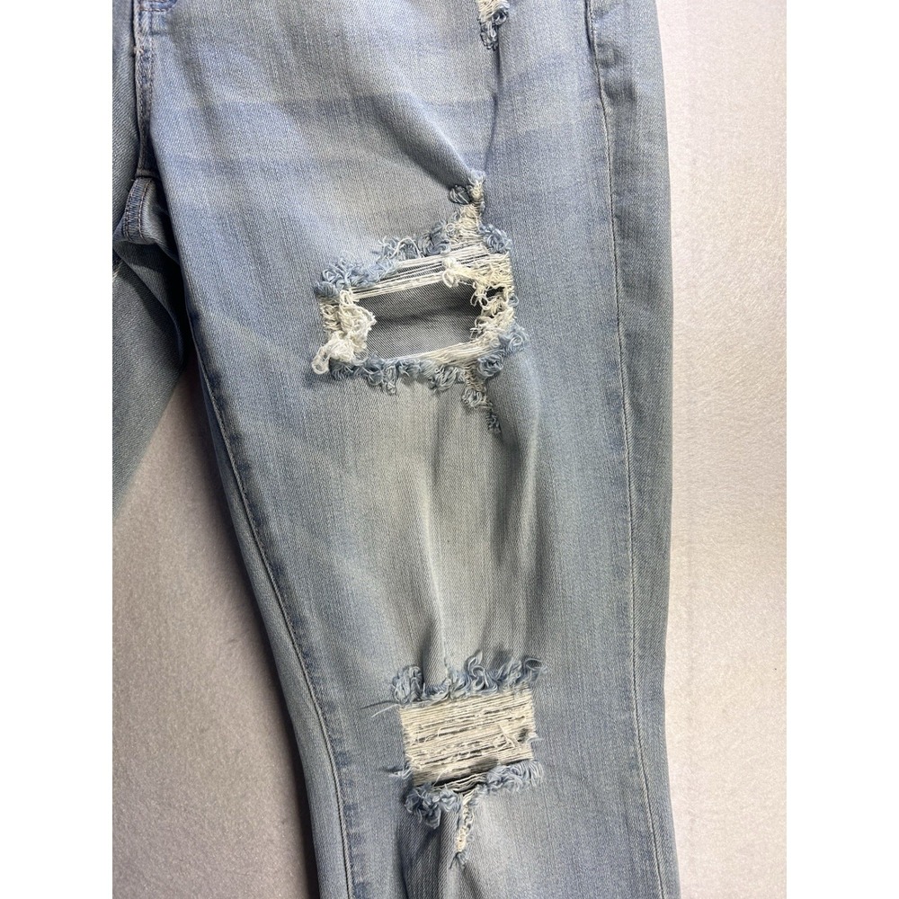Judy Blue Women's Boyfriend Fit Mid Rise Light Wash Distressed 5-Pocket Jeans - Picture 4 of 8